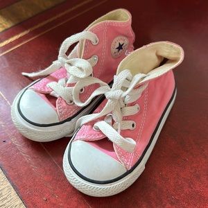 Converse - Pink Size 6